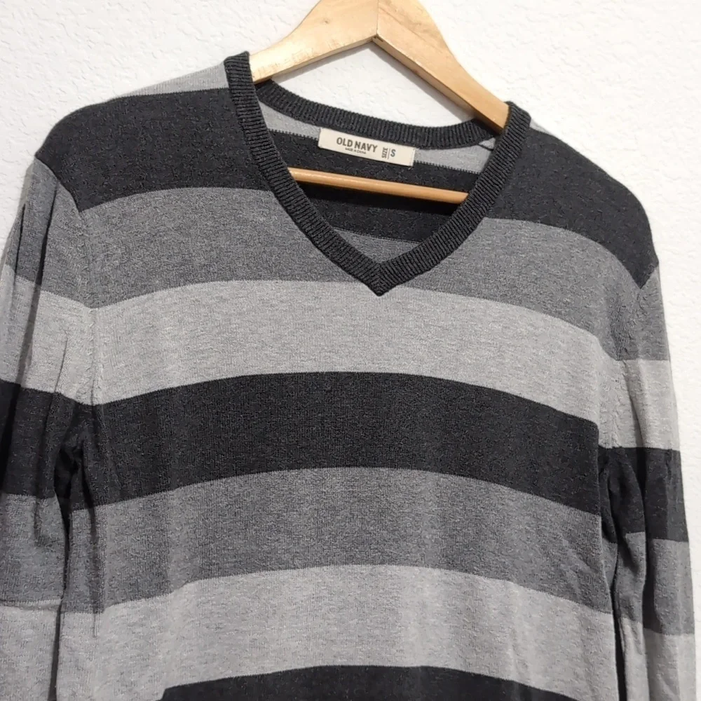 Old Navy Sweater Striped V-Neck Preppy Almost‎ Vintage Size Small